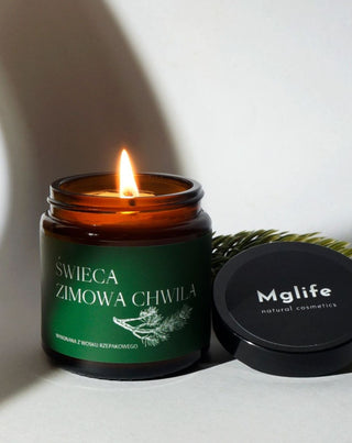 Lumânare vegană de rapiță Moment de iarnă cu parfum de pin, cedru și chihlimbar 120 ml MgLife