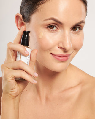 Fond de ten hidratant iluminator cu mucus de melc si acid hialuronic Nutridome