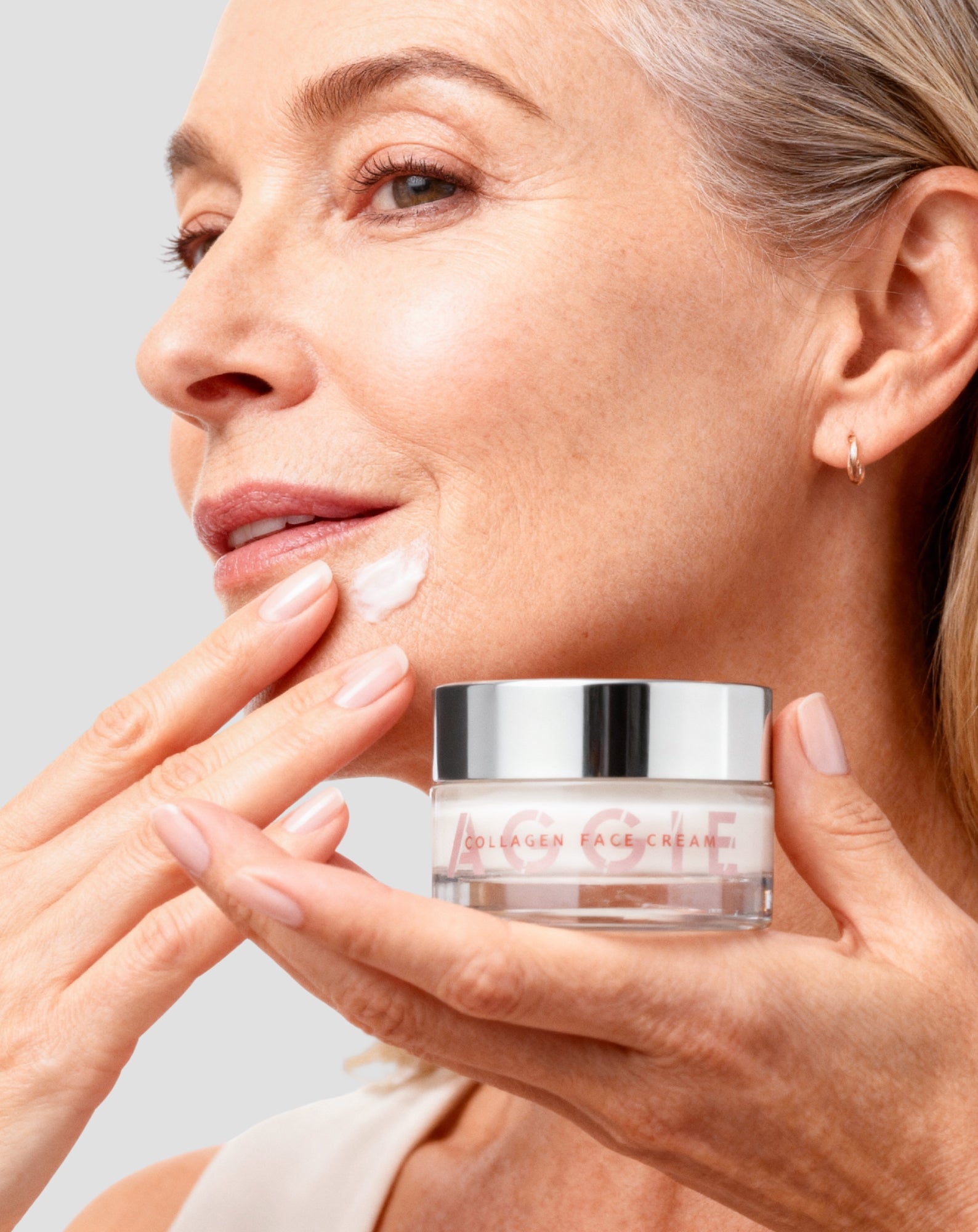 Crema pentru ten matur cu colagen, acid hialuronic si vitamina E