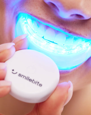 Set de albire a dinților cu lampă LED și gel de albire Light & Bright Smilebite