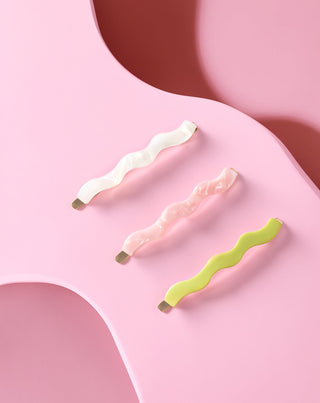 Set de agrafe de par ondulate perla, verde, roz Twisty 3 buc.