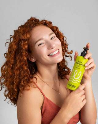 Set de cosmetice pentru îngrijirea și coafarea părului creț și ondulat Twisty