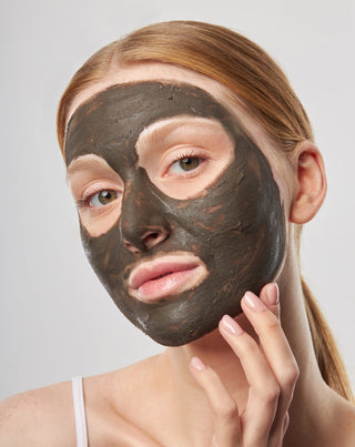 Masca detoxifianta cu noroi de la Marea Moarta Mel Skin
