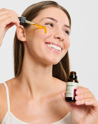 Ser revitalizant de fata cu vitamina C, vitamina A si vitamina E Mel Skin
