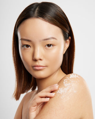 Exfoliant corporal cu zahar cu ulei de macadamia, unt de shea si ulei de avocado Uddo