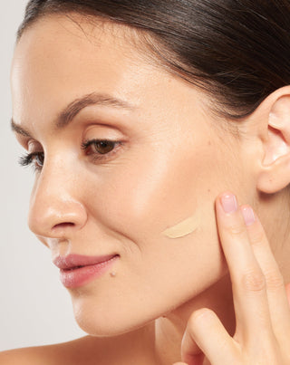 Cremă BB hidratantă spf 50 cu acid hialuronic și vitamina C 03 Light Beige Nutridome - 2