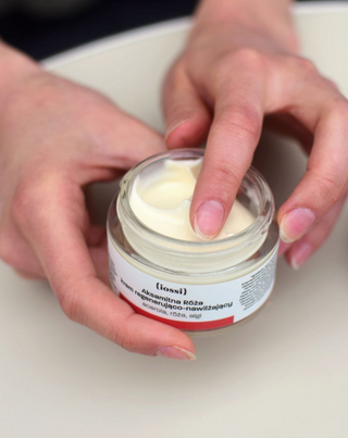 Cremă de fată de zi și de noapte cu măceșe și acerola care stimulează producția de colagen Iossi