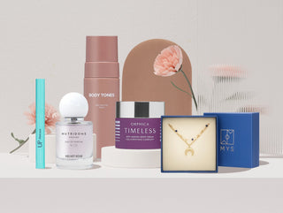 SĂRBĂTOREȘTE FEMINITATEA STRĂLUCITOARE