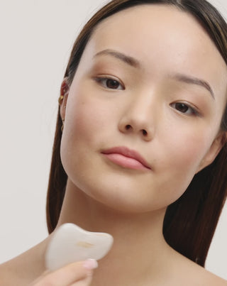 Piatra Gua sha pentru masaj facial cu jad alb care reduce umflaturile si confera fermitate Uddo - 4