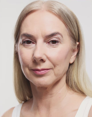 Ruj care schimba culoarea cu acid hialuronic si vitamina E Aggie - 4