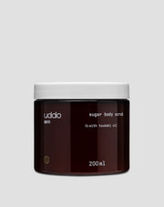 Exfoliant corporal cu zahăr cu ulei de macadamia, unt de shea și ulei de avocado Uddo