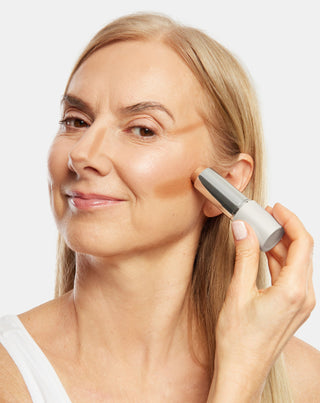 Bronzer stick pentru conturarea feței pentru pielea matură 50+Aggie