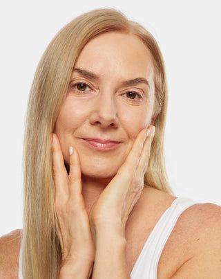 Ruj care schimba culoarea cu acid hialuronic si vitamina E Aggie - 2