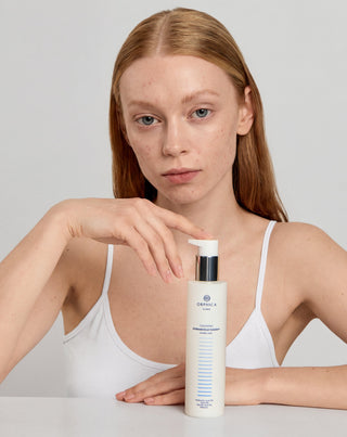 Apă micelară pentru demachiere și curățare cu uree, acid hialuronic și glicolic Cleansing Orphica Clinic 200 ml