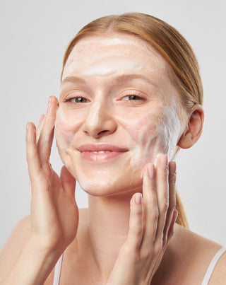 Spuma de curatare a fetei Mel Skin cu floare de portocal amar